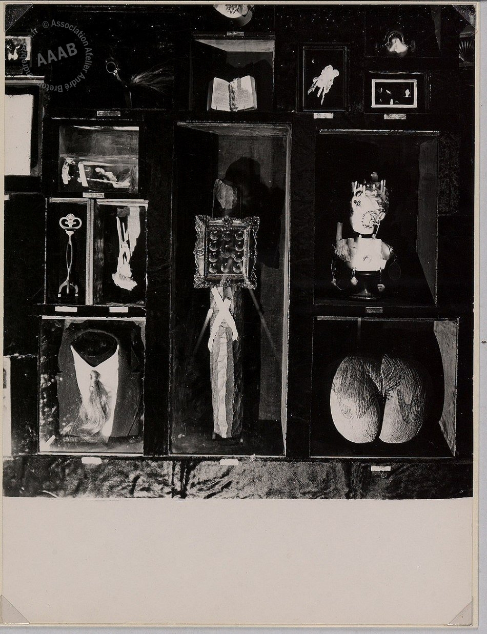 Photos de l'Exposition internationale du surréalisme, EROS